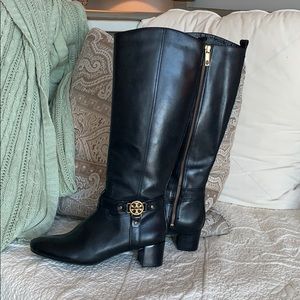 TORY BURCH TALL, HEELED BOOTS